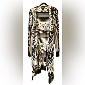 Mia Maddison Black and White Geometric Cardigan